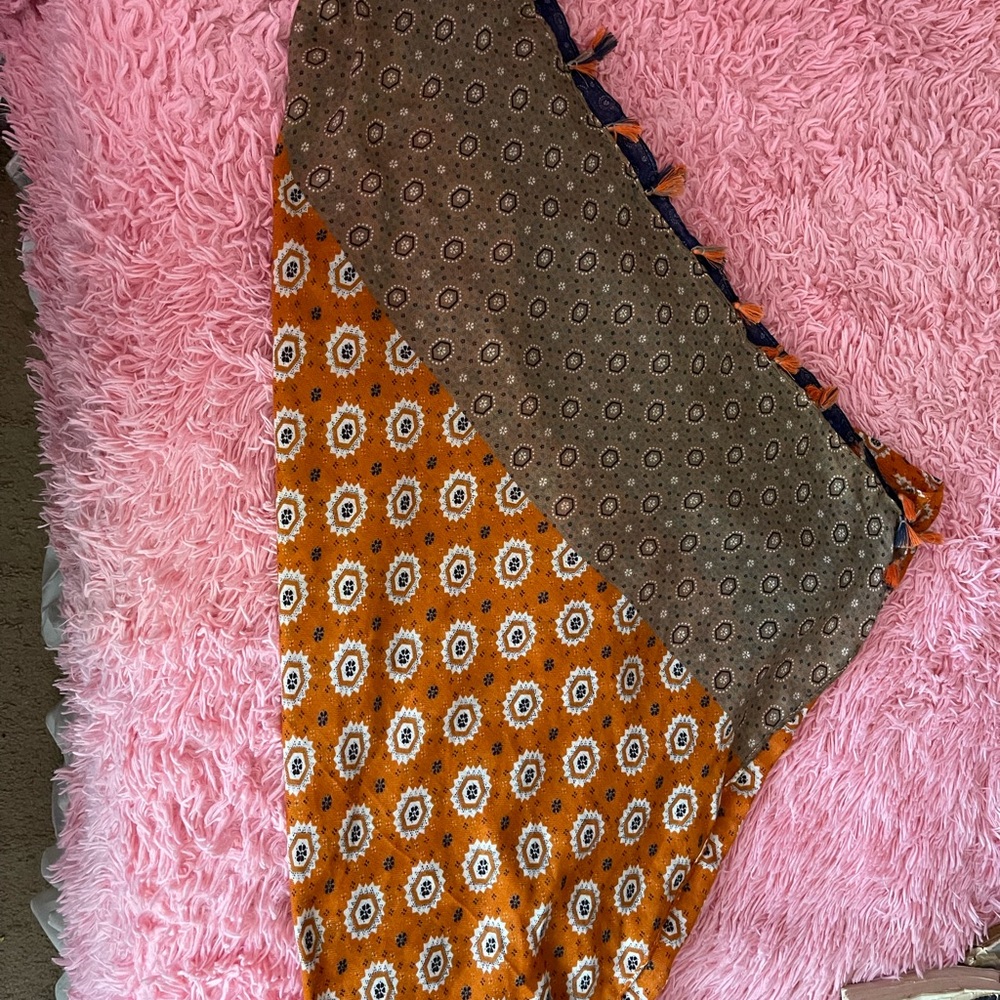 Scarf/Pashimina. Beautiful Floral Patterned Orange and Blue large and wide . - Picture 3 of 4